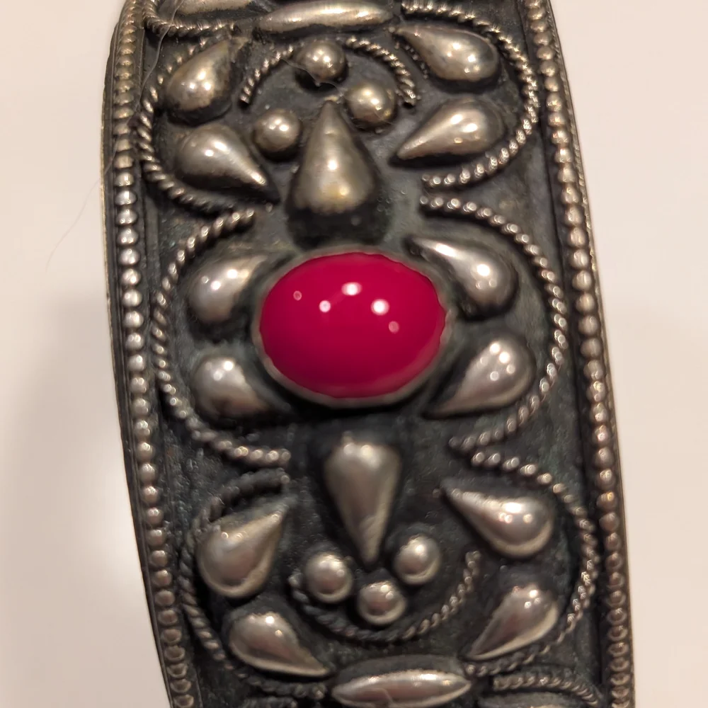 Vintage 1960 repousse